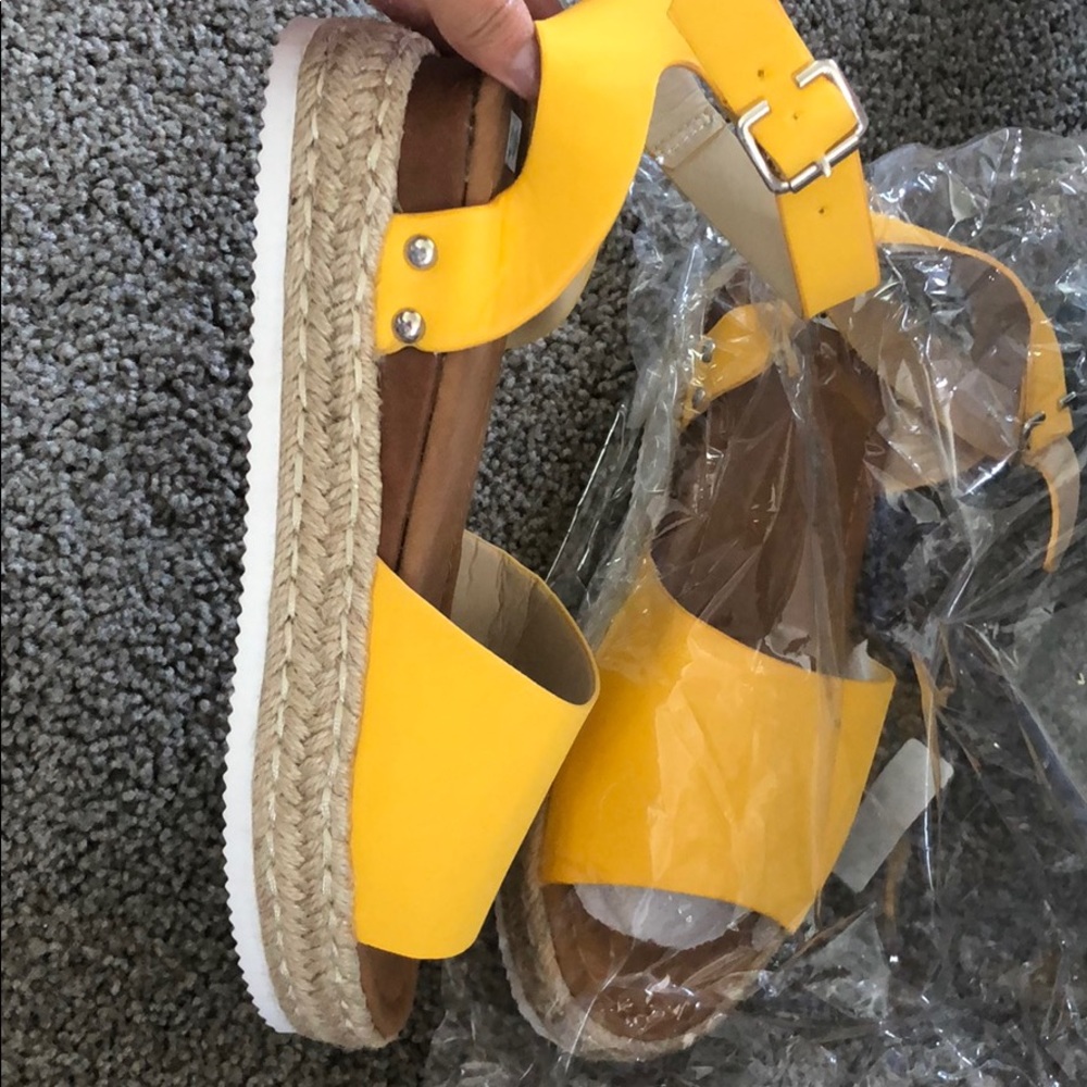 Open toe espadrilles *NEW*